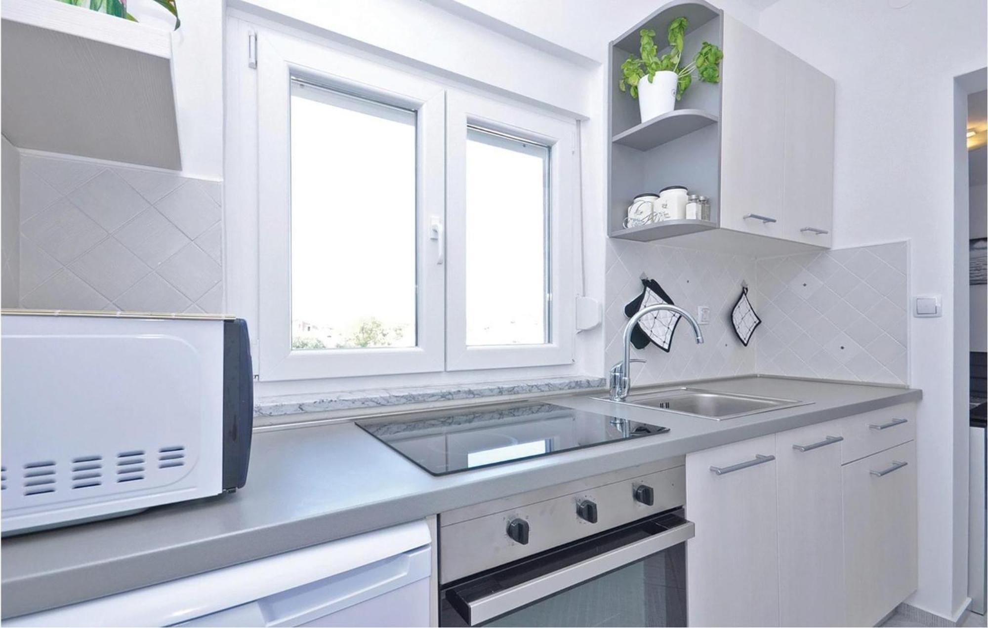 1 Bedroom Cozy Apartment In Bibinje Eksteriør bilde