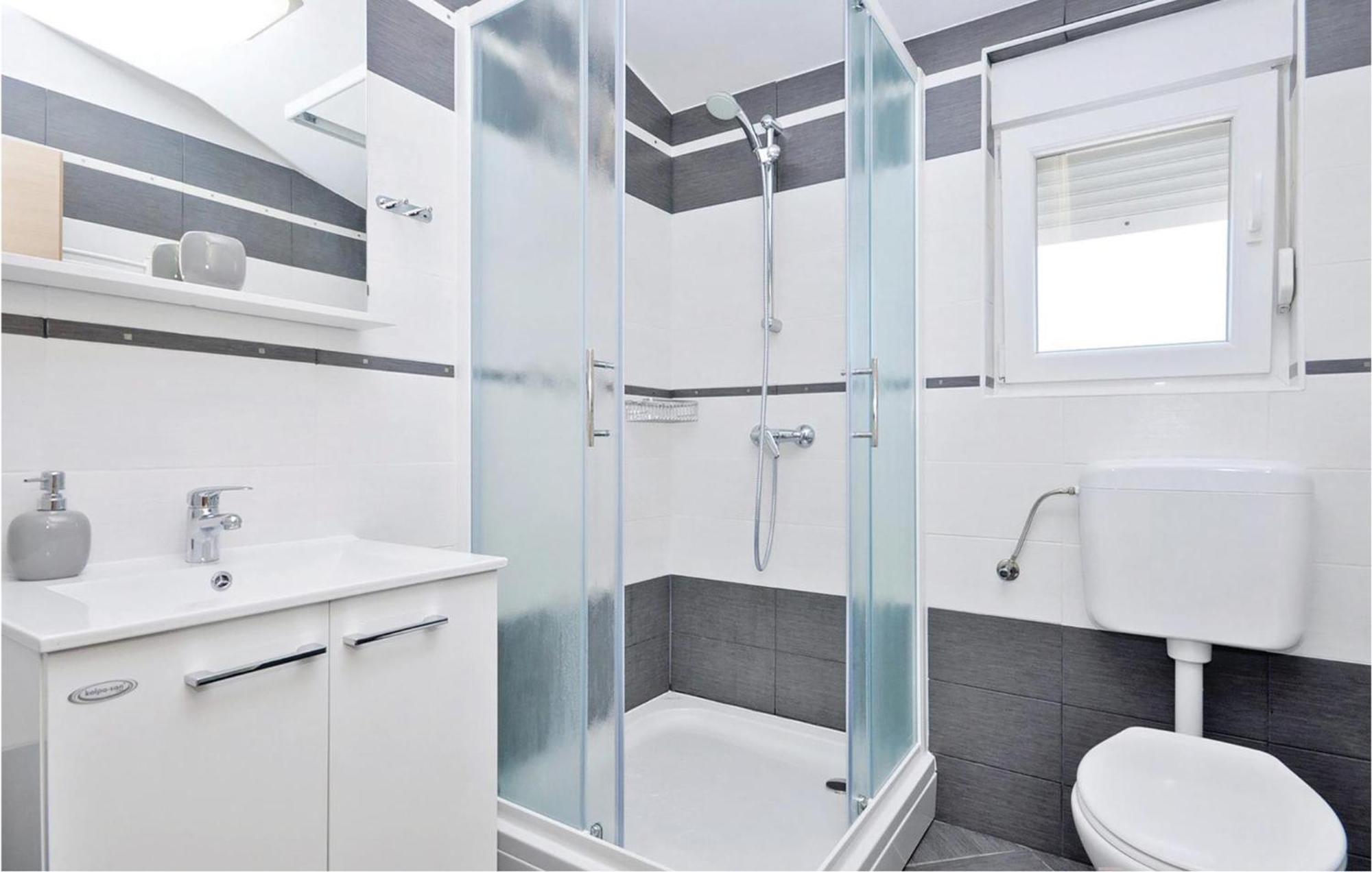1 Bedroom Cozy Apartment In Bibinje Eksteriør bilde
