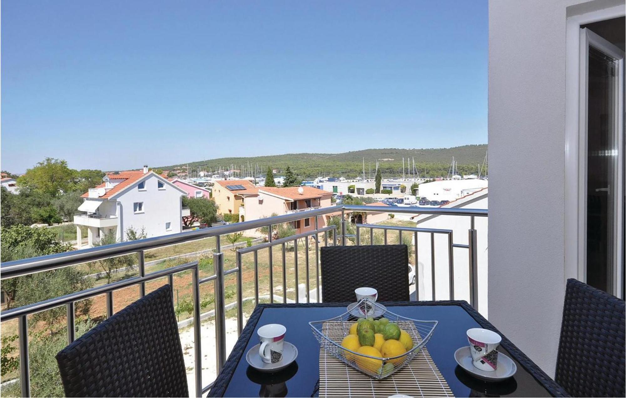 1 Bedroom Cozy Apartment In Bibinje Eksteriør bilde